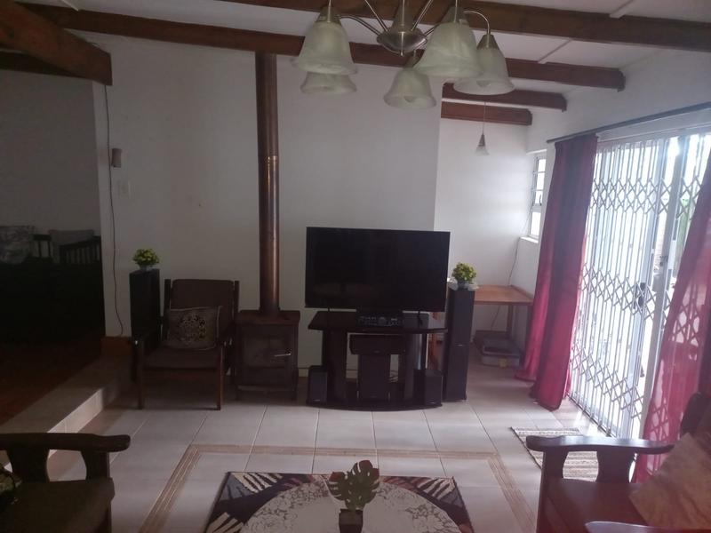 To Let 4 Bedroom Property for Rent in Oatlands Eastern Cape